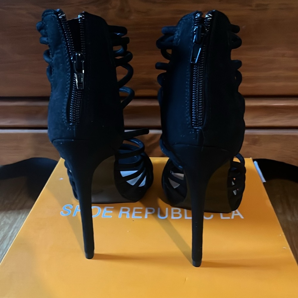 Black stilettos - Picture 3 of 4